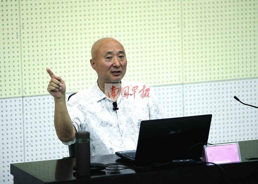 陳佩斯變身嚴(yán)肅教授西大講課 慨嘆好演員成本太高