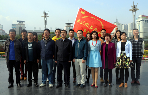 青?！伴L征路上奔小康 網(wǎng)絡(luò)媒體走轉(zhuǎn)改”主題采訪活動啟動