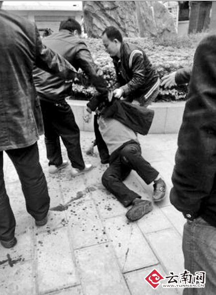 農(nóng)民工討薪喝藥自殺 副縣長(zhǎng)：死了人事就好辦了(圖)