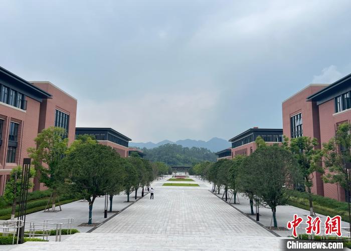 圖為重慶中醫(yī)藥學(xué)院?!$婌?攝 圖為重慶中醫(yī)藥學(xué)院?!$婌?攝
