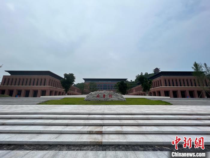 圖為重慶中醫(yī)藥學(xué)院。 鐘旖 攝 圖為重慶中醫(yī)藥學(xué)院?!$婌?攝