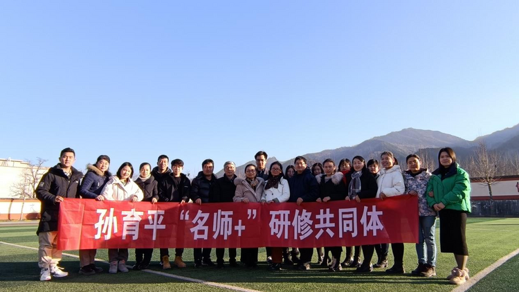 【致敬長安最美基層工作者】長安區(qū)美術(shù)教師孫育平:在學(xué)生心中埋下“美”的種子 為鄉(xiāng)村教育獻(xiàn)上赤誠之心_fororder_圖片5