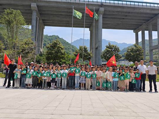 圖示, 示意圖

中度可信度描述已自動生成:ver1