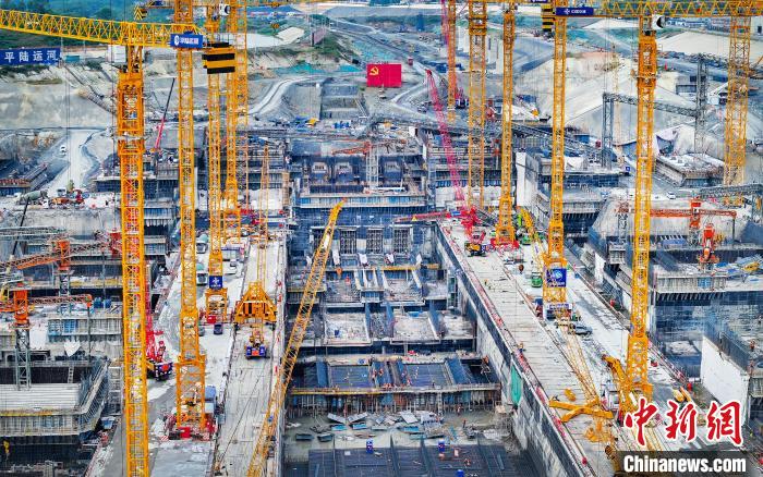 圖為平陸運河企石樞紐施工現(xiàn)場。 平陸運河集團 供圖
