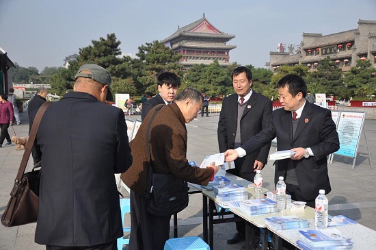 ??1??日網(wǎng)??) 蓮湖區(qū)檢察院:開展法制宣?? 提升兩率????.jpg