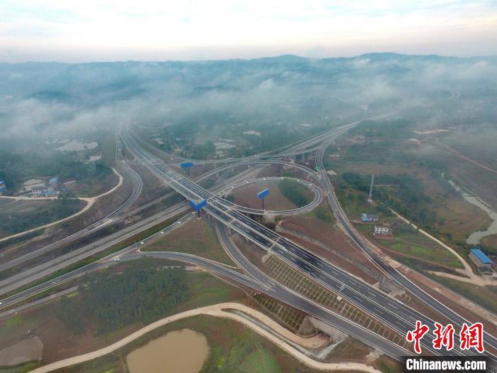 成渝地區(qū)雙城經(jīng)濟(jì)圈交通互聯(lián)互通建設(shè)提速:蜀道不再難