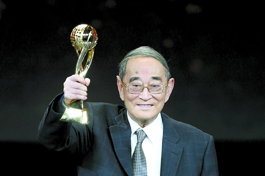 第十四屆中國經(jīng)濟(jì)年度人物昨晚揭曉,厲以寧獲終身成就獎(jiǎng)