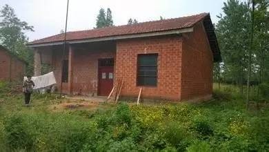 還有三年就要脫貧達(dá)標(biāo),村里仍然10個(gè)孩子輪穿一條褲 還有三年就要脫貧達(dá)標(biāo),村里仍然10個(gè)孩子輪穿一條褲