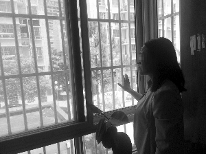 灌南縣是距離連云港市區(qū)最遠(yuǎn)的縣城,也許是較為偏僻的緣故,這里很少得到外界的關(guān)注。今年6月,一封實(shí)名舉報(bào)信打破了小縣城的平靜。信中稱,如今在當(dāng)?shù)負(fù)?dān)任公職的一對(duì)小夫妻,多年前曾冒用他人學(xué)籍考入大學(xué)。